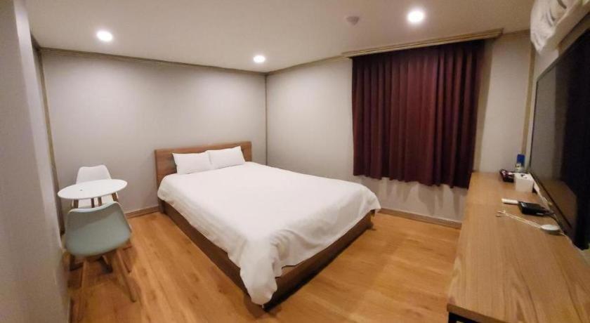 Emerald Ace Hotel Чеджудо Экстерьер фото