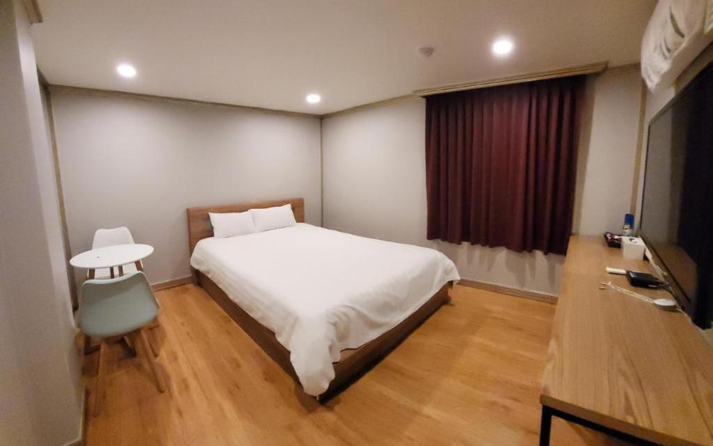 Emerald Ace Hotel Чеджудо Экстерьер фото