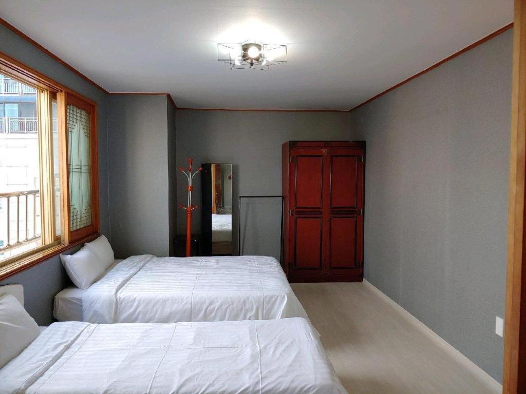 Emerald Ace Hotel Чеджудо Экстерьер фото