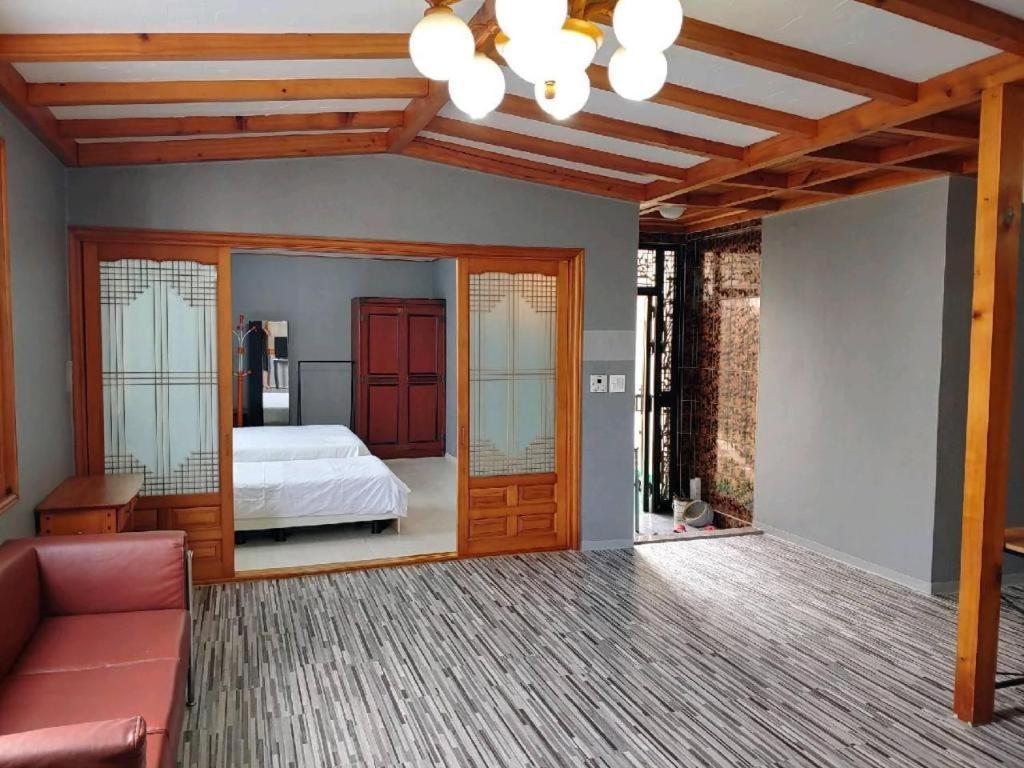 Emerald Ace Hotel Чеджудо Экстерьер фото