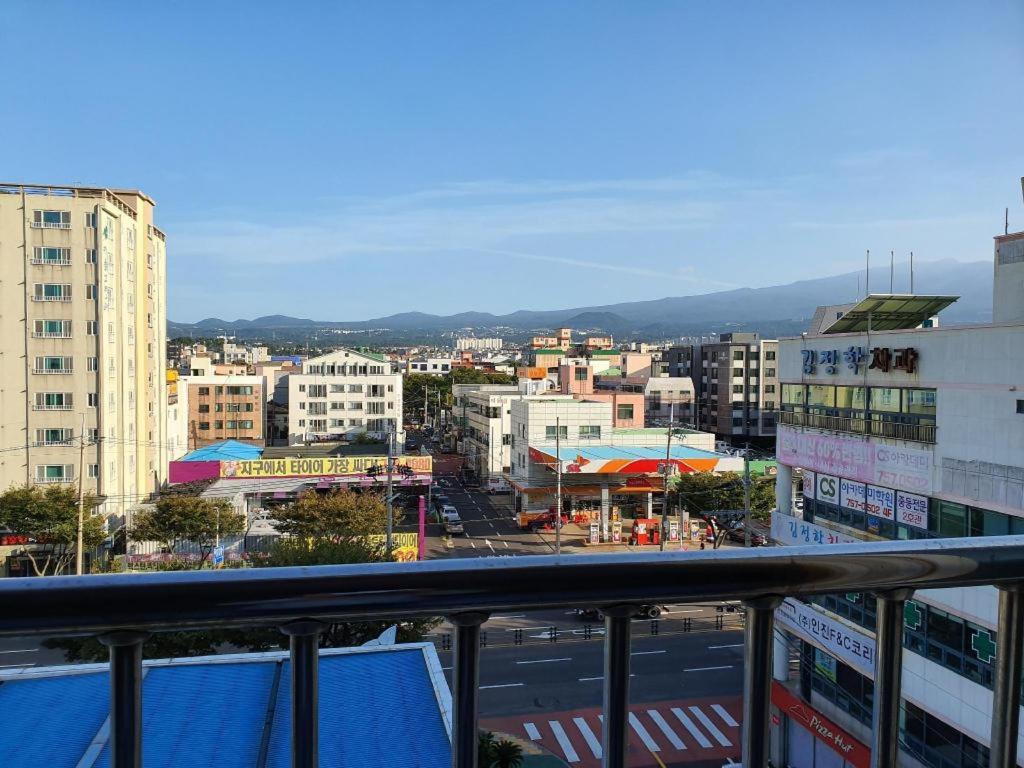 Emerald Ace Hotel Чеджудо Экстерьер фото