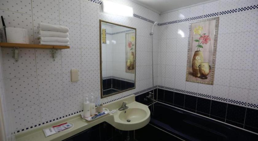 Emerald Ace Hotel Чеджудо Экстерьер фото