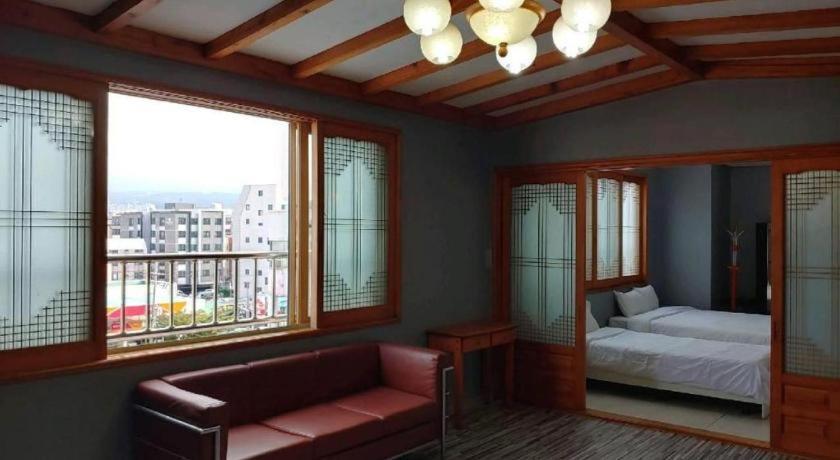Emerald Ace Hotel Чеджудо Экстерьер фото