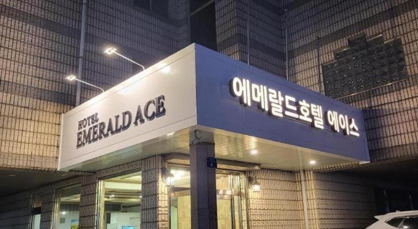 Emerald Ace Hotel Чеджудо Экстерьер фото
