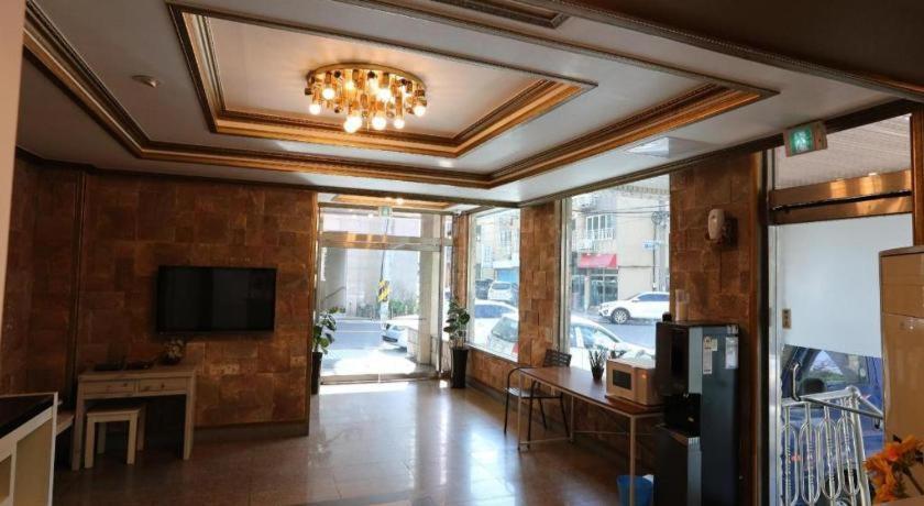 Emerald Ace Hotel Чеджудо Экстерьер фото