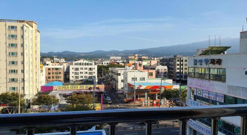 Emerald Ace Hotel Чеджудо Экстерьер фото