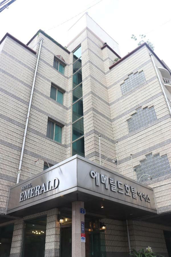 Emerald Ace Hotel Чеджудо Экстерьер фото