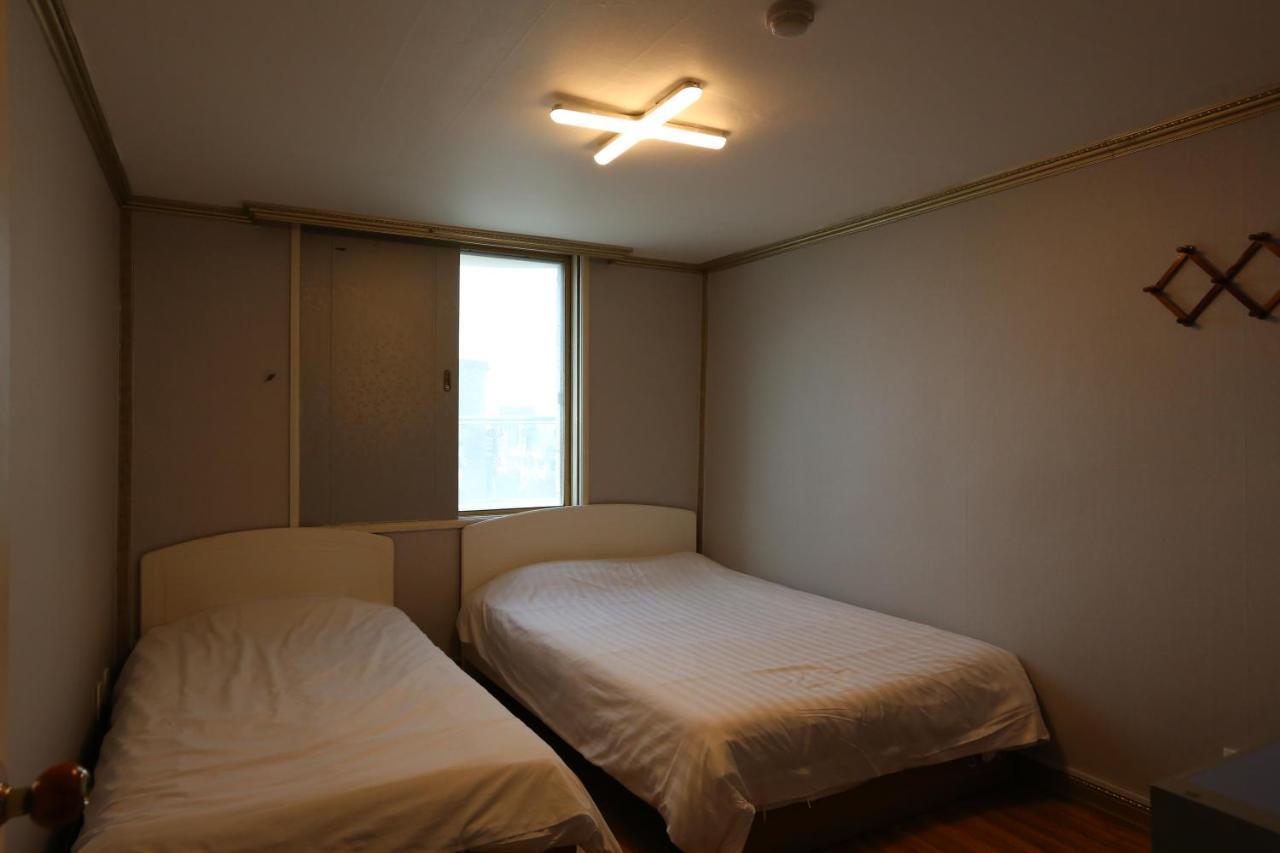 Emerald Ace Hotel Чеджудо Экстерьер фото